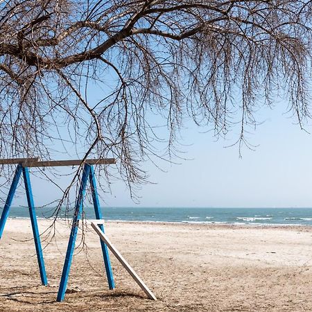 Summer Waves Mamaia Nord Нэводари Экстерьер фото