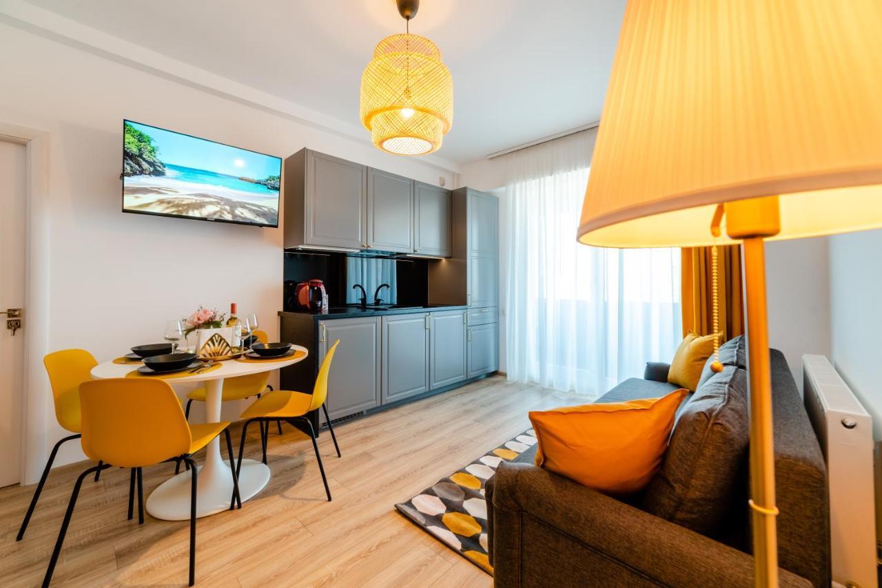 Summer Waves Mamaia Nord Нэводари Экстерьер фото